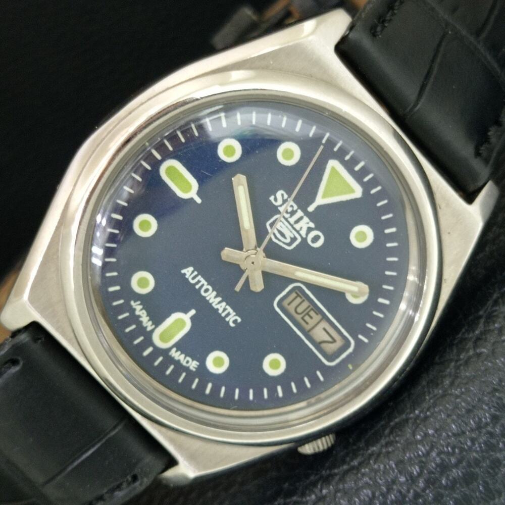 Vintage 1973 Seiko Automatic Mens Silver Watch W/daydate & Green accents